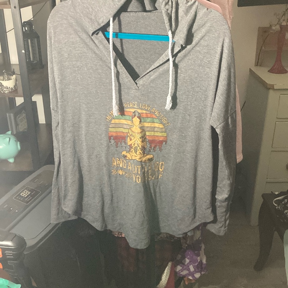 Source Unknown Gray Hooded Sweater with Graphic